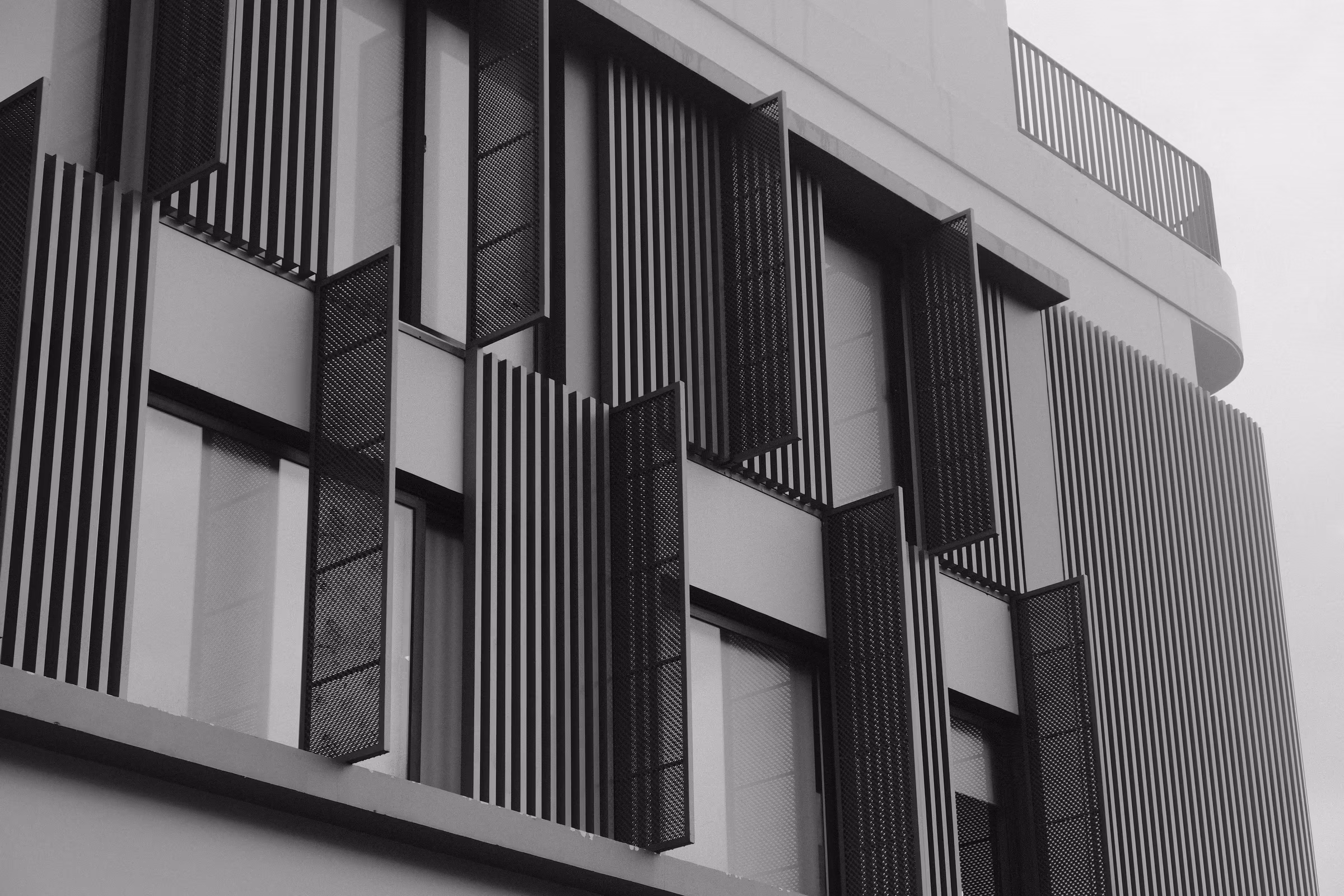 Moderne Glasfassade als visuelles Leitmotiv von FMBI